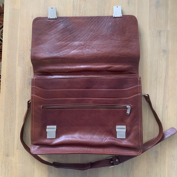 Unisex Leather Brown Bag NWOT, but it was in my wardrobe for a while - Picture 6 of 17